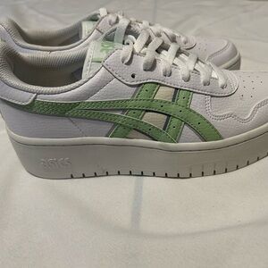NWOB Asics White Sneakers with Green Highlights